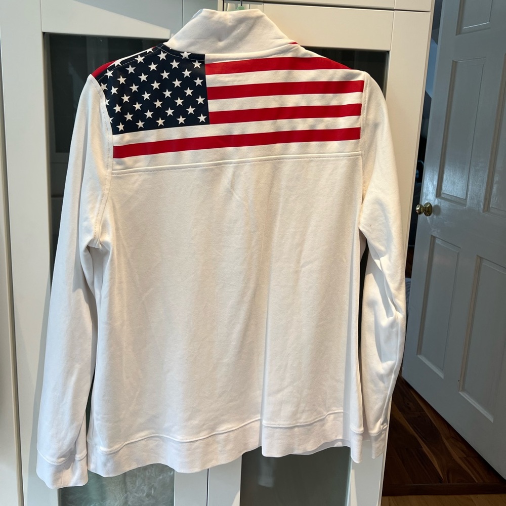 Women’s Vineyard Vines Pull Over Never Worn